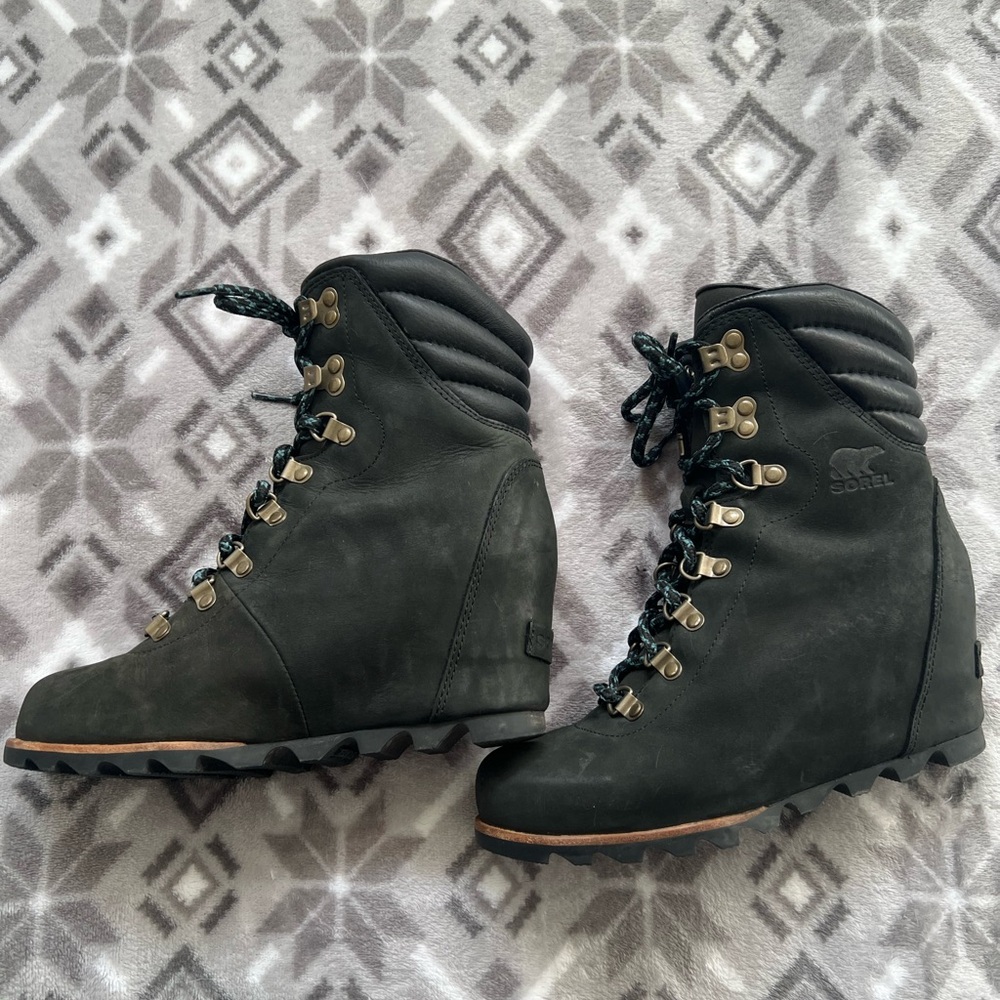 Sorel Conquest Wedge Booties